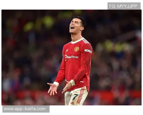 传奇再续！C罗正式加盟拜仁，球迷狂欢！